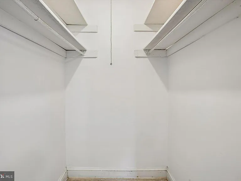 1702 W Abingdon Dr #201 — Photo 9
