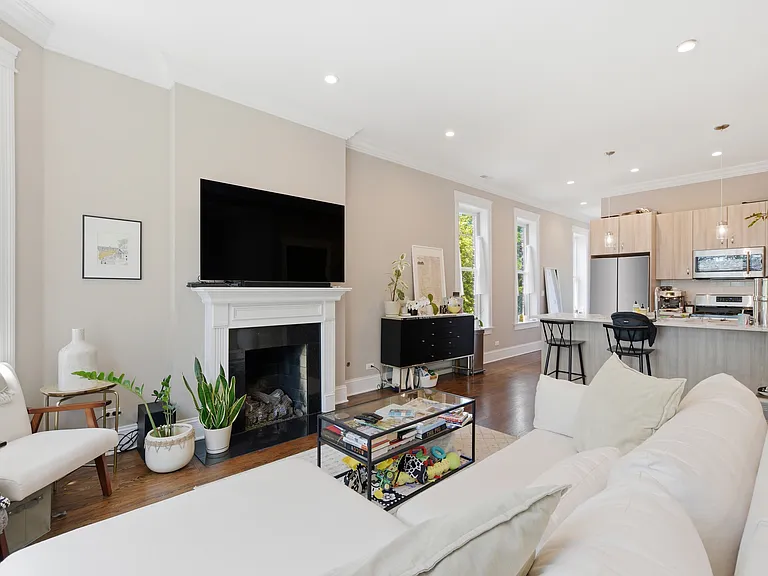 2042 W Potomac Ave #3 — Photo 2
