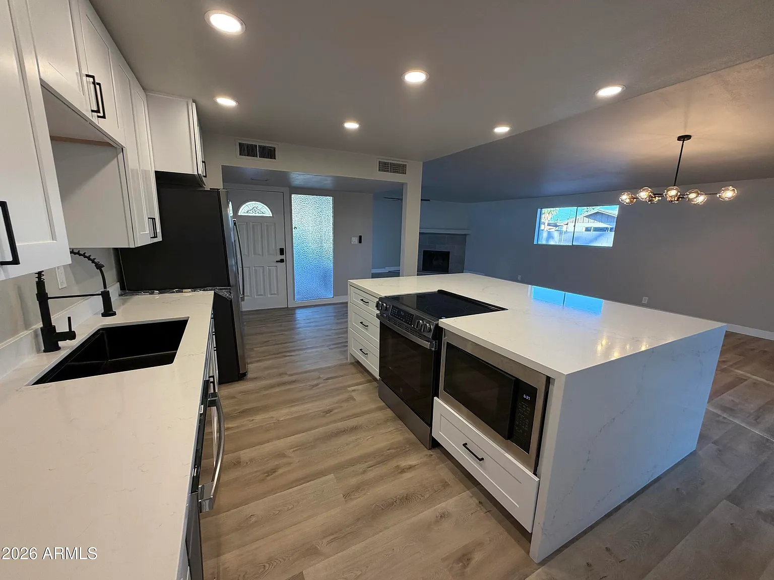 3 bed, 2.0 bath, 1575 sqft, $3,500 — Photo 4
