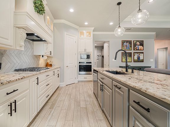 5th image of 4028 Hidden Hills Cir