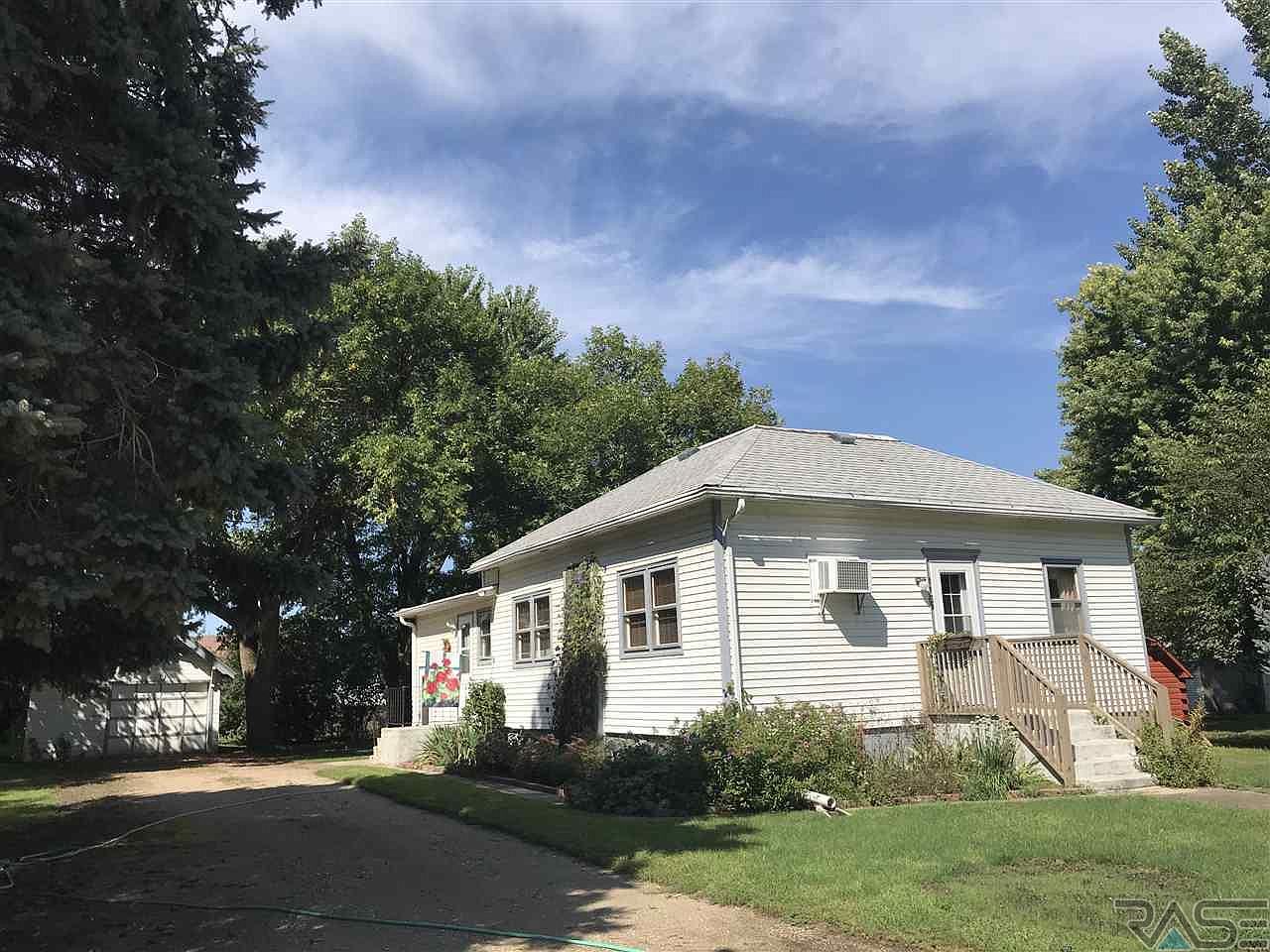 115 N Nora St, Viborg, SD 57070 | Zillow