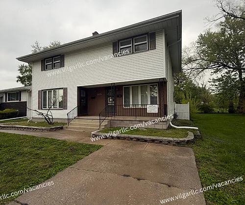 2721 40th Pl Photo 1