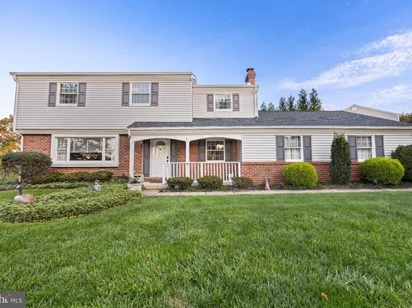 26 Carriage House Dr, Holland, PA 18966
