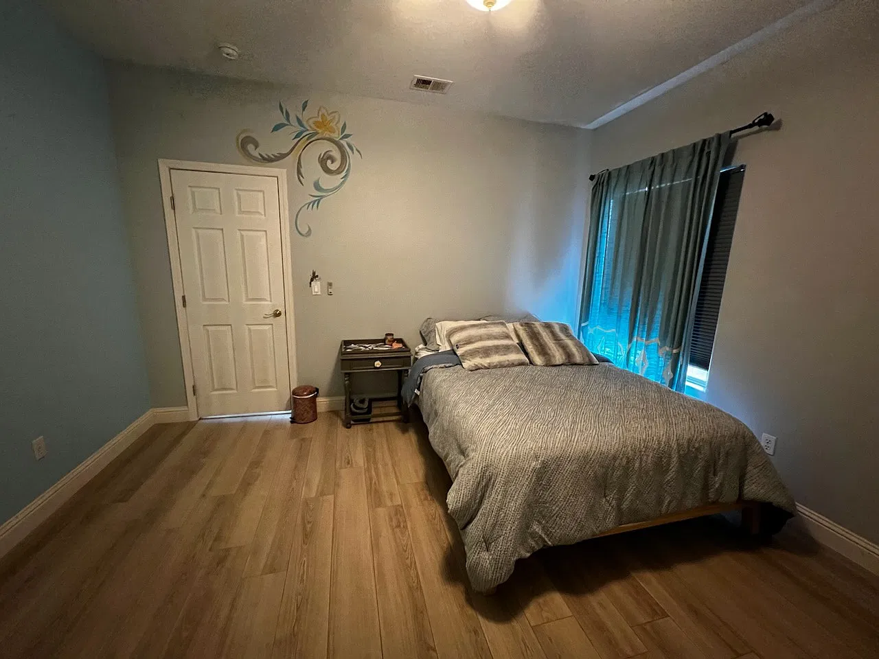 4 bed, 1956 sqft, $2,950 — Photo 2