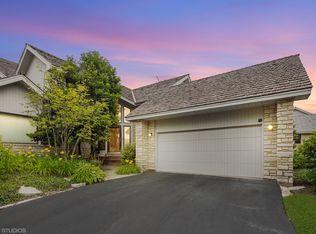 4 Bel Aire Ct, Burr Ridge, IL 60527