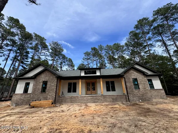 60 Devon Dr, Pinehurst, NC 28374