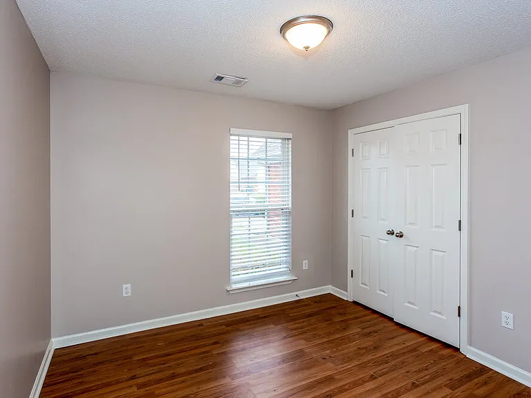 1720 Cherry Creek Dr — Photo 13