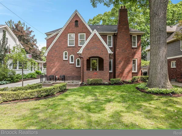 11 Sylvan Ave, Pleasant Ridge, MI 48069