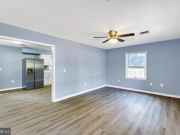 107 Walden Dr — Photo 2