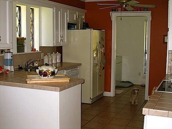 4th image of 3002 Kevin Ave