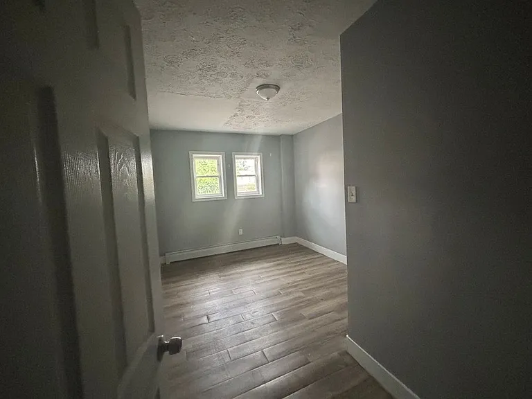 10 Sanford St #1 — Photo 4