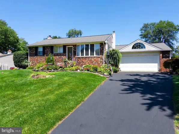 2058 Terrace Dr, Feasterville, PA 19053