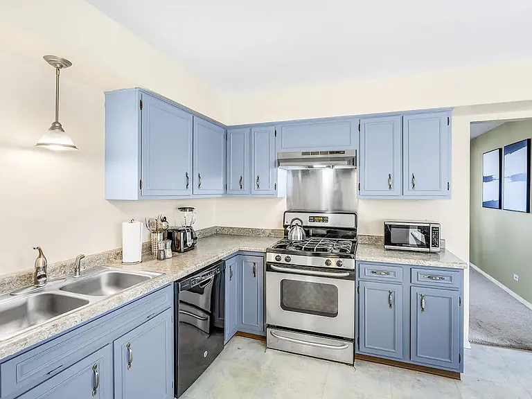 Kitchen 12'x20'