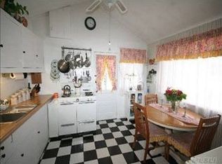 1 Hillside Rd, Stony Brook, NY 11790