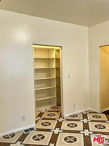 2 bed, 950 sqft, $2,399 — Photo 2