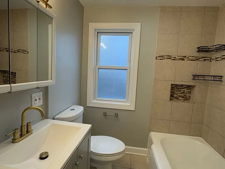 18320 Morris Ave — Photo 9