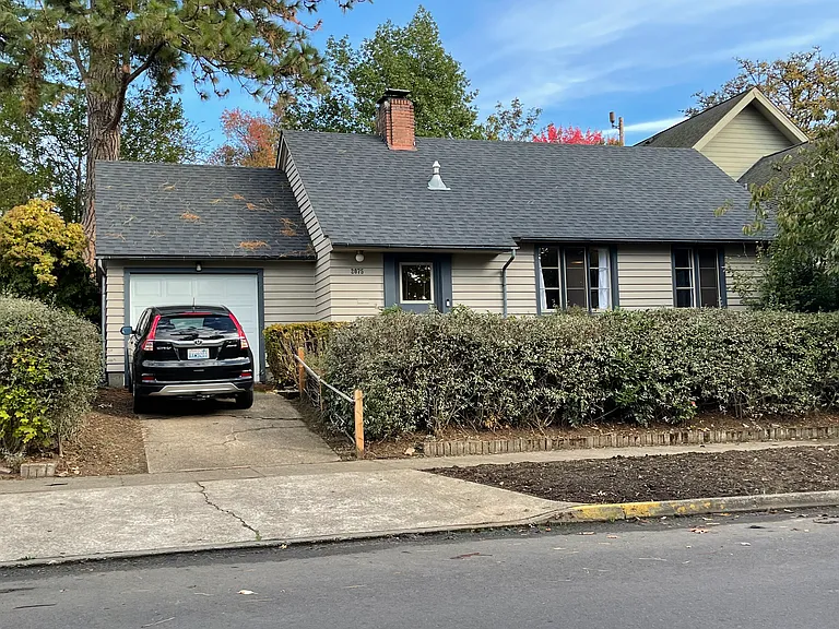 2075 Harris St — Photo 1