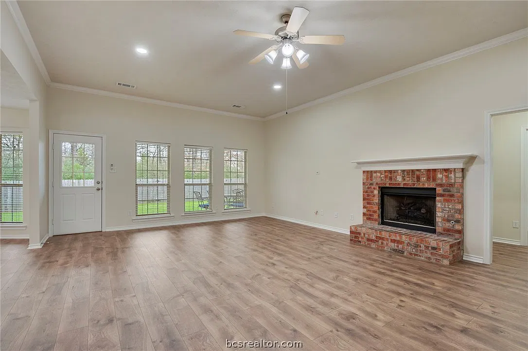 4 bed, 1893 sqft, $2,600 — Photo 2