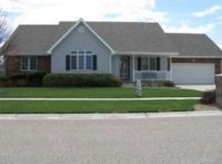 1422 Sherwood Ln, Salina, KS 67401