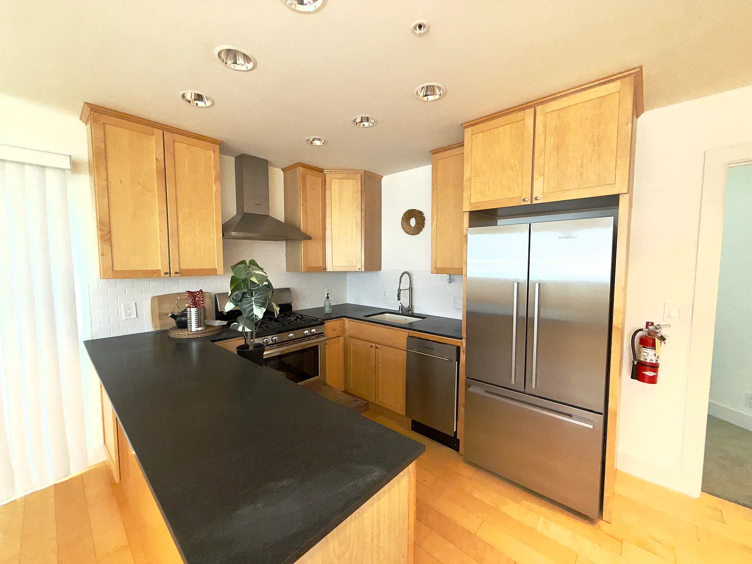 2 bed, 856 sqft, $3,500 — Photo 1