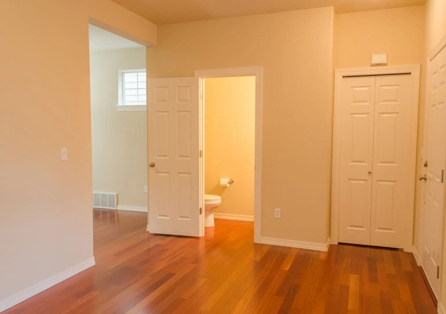 3Bd/2.5Ba Bothell Home — Photo 4