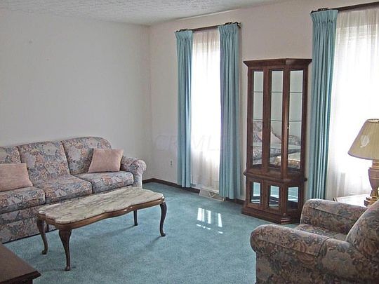 2nd image of 6838 Glade St