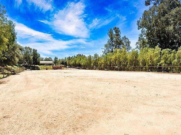 5th image of 1485 Santa Fe Hills Dr