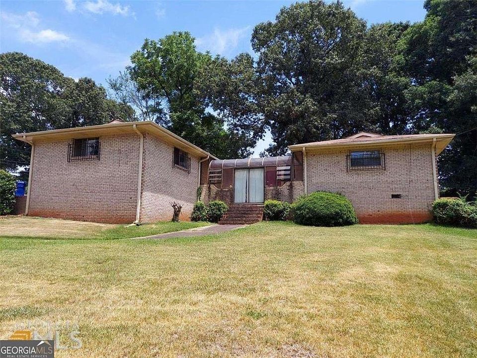 2nd image of 4710 Riverwood Cir