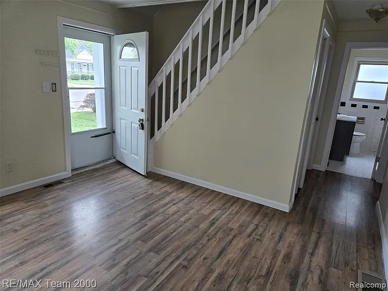 24684 Lehigh St — Photo 3