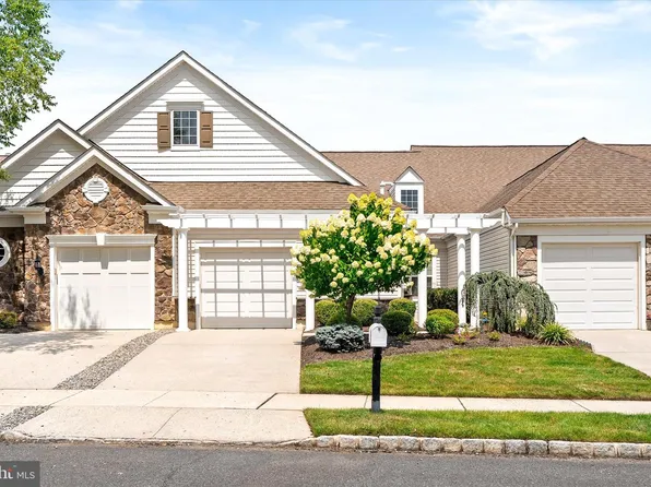 226 Sparrow Dr, Hamilton, NJ 08690