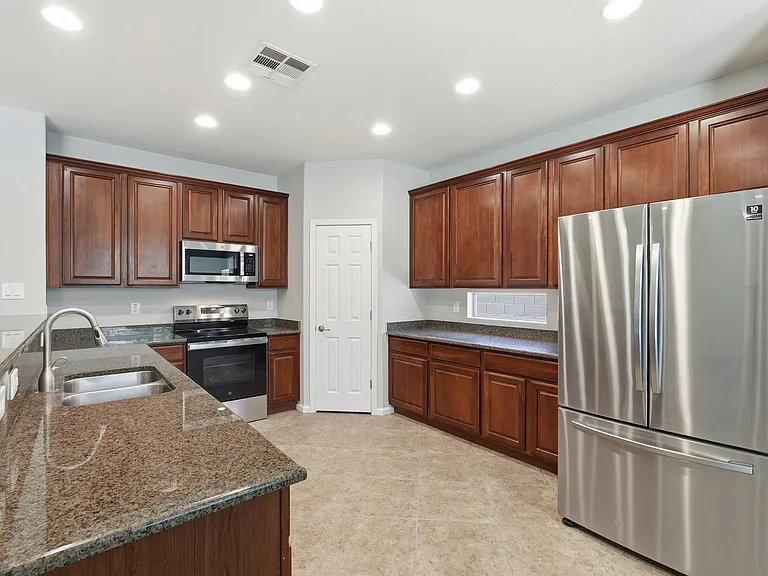 4058 E Bruce Ave — Photo 4