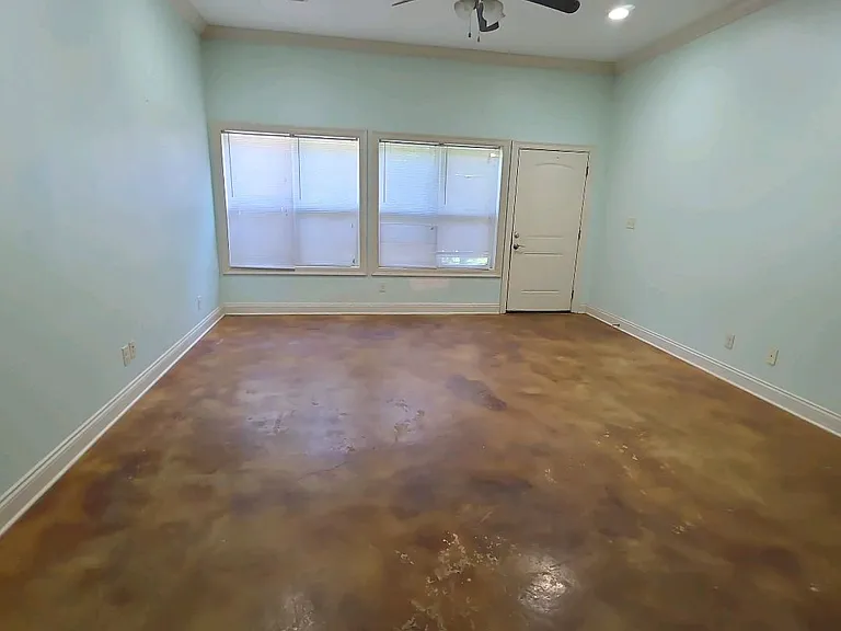1201 Glenwood Dr — Photo 1