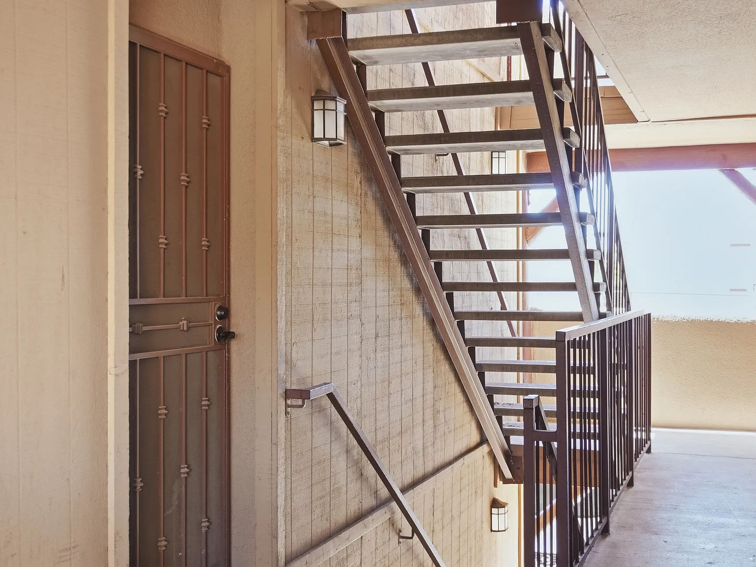 2 bed, 699 sqft, $1,250 — Photo 3