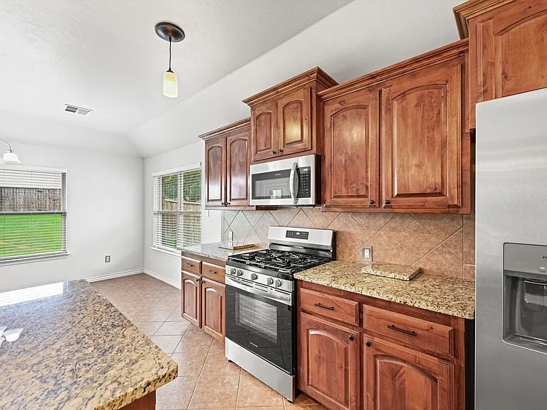 8725 Pikes Peak Rd — Photo 33