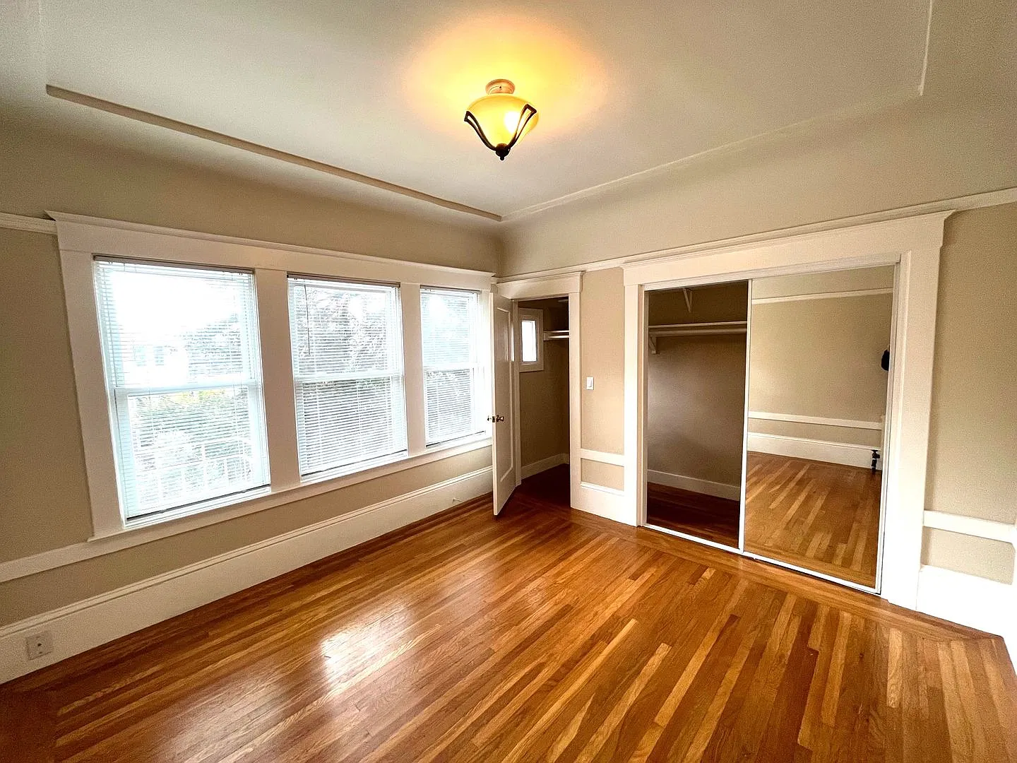Charming Russian Hill Studio with Included Parking & Modern Updates — Photo 2