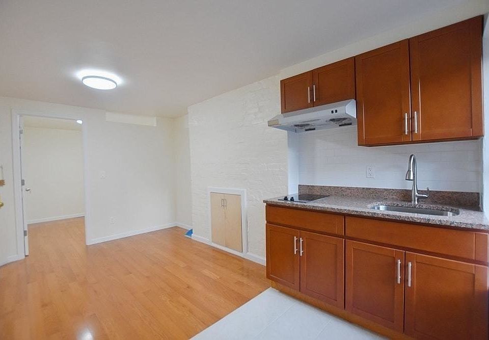 2nd image of 21 Allen St #5R