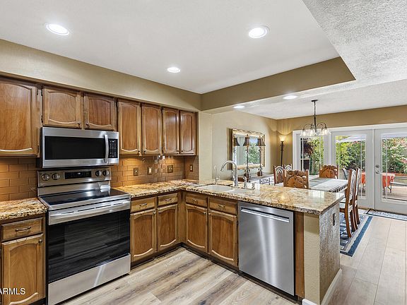4th image of 422 E KERRY Lane