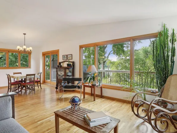 869 Cobb Rd, Shoreview, MN 55126