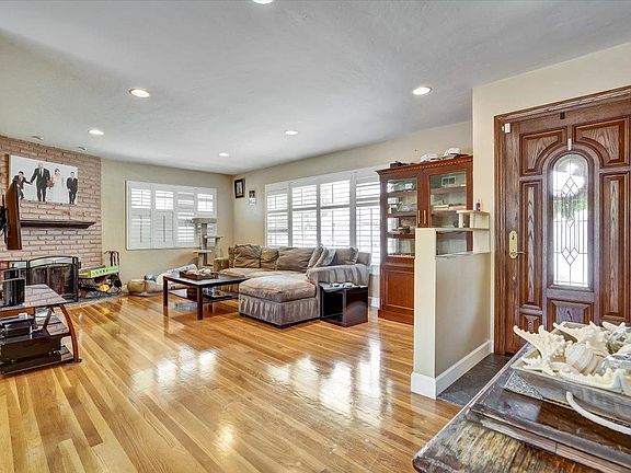 4th image of 361 N Leigh Ave