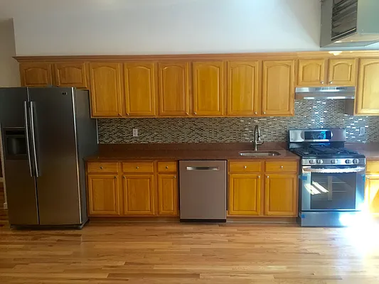 Rented by David Zar, LREB | media 21