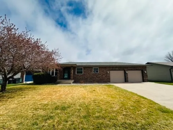 1506 Apache Ave, Hastings, NE 68901