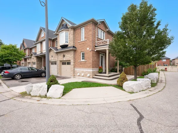 745 Farmstead Dr #21, Milton, ON L9T 8B1
