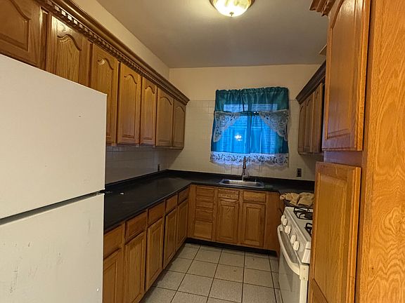 2nd image of 2143 E 22nd St Floor 1