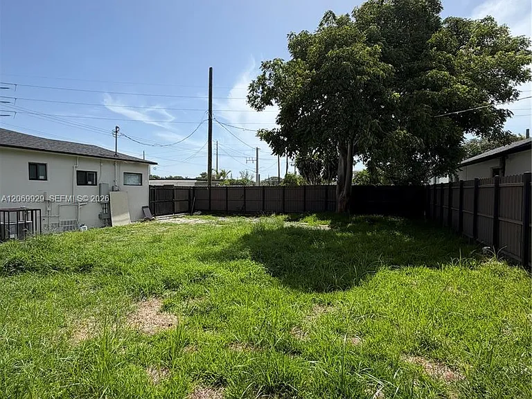 107 W Pembroke Rd — Photo 4