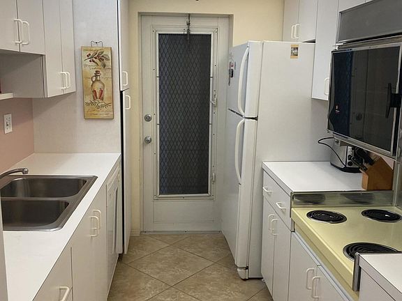 5th image of 103 NE 19th Ave APT 440