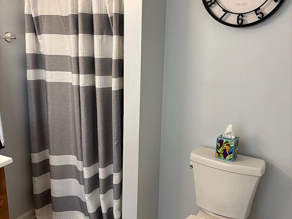 5th image of 717 Madison Ct