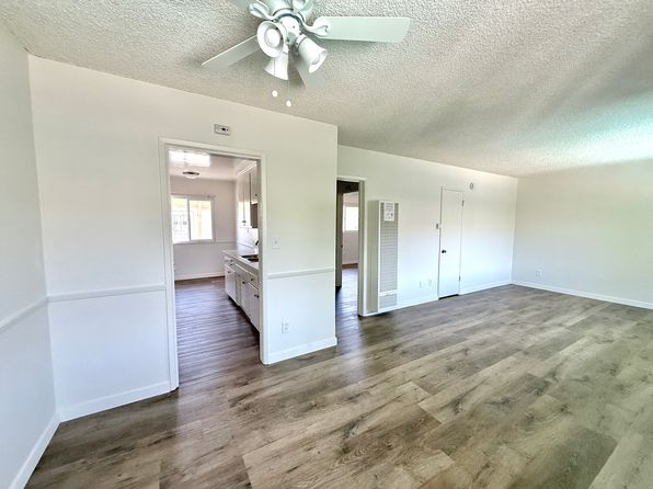 8750 Woodman Ave APT 17
