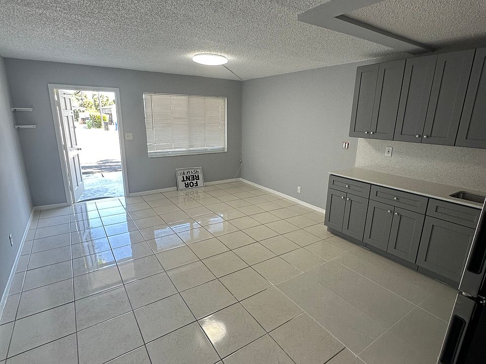 2nd image of 912 NE 17th Ct #2