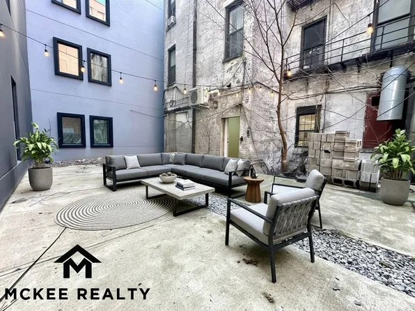 461 De Kalb Avenue image 1 of 6