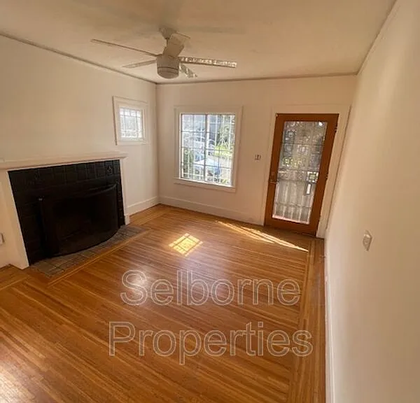 1424 E 20th St — Photo 13